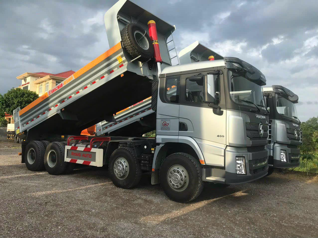 Giá lăn bánh Xe ben Shacman tại Hà Tĩnh